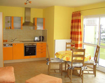 Balkon und Innenansichten der Ferienwohnung Sunny 2 in Koserow